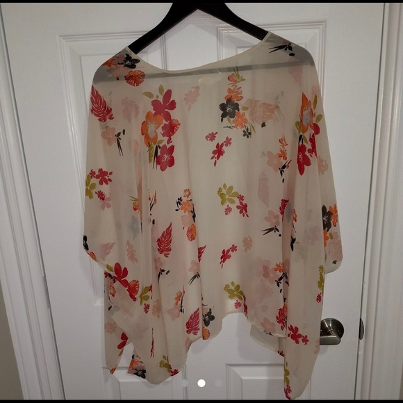 Cropped Floral Kimono - Picture 2 of 3